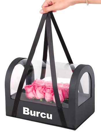 Siyah Çantada Pembe Gül