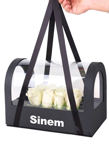 Siyah Çantada Beyaz Gül