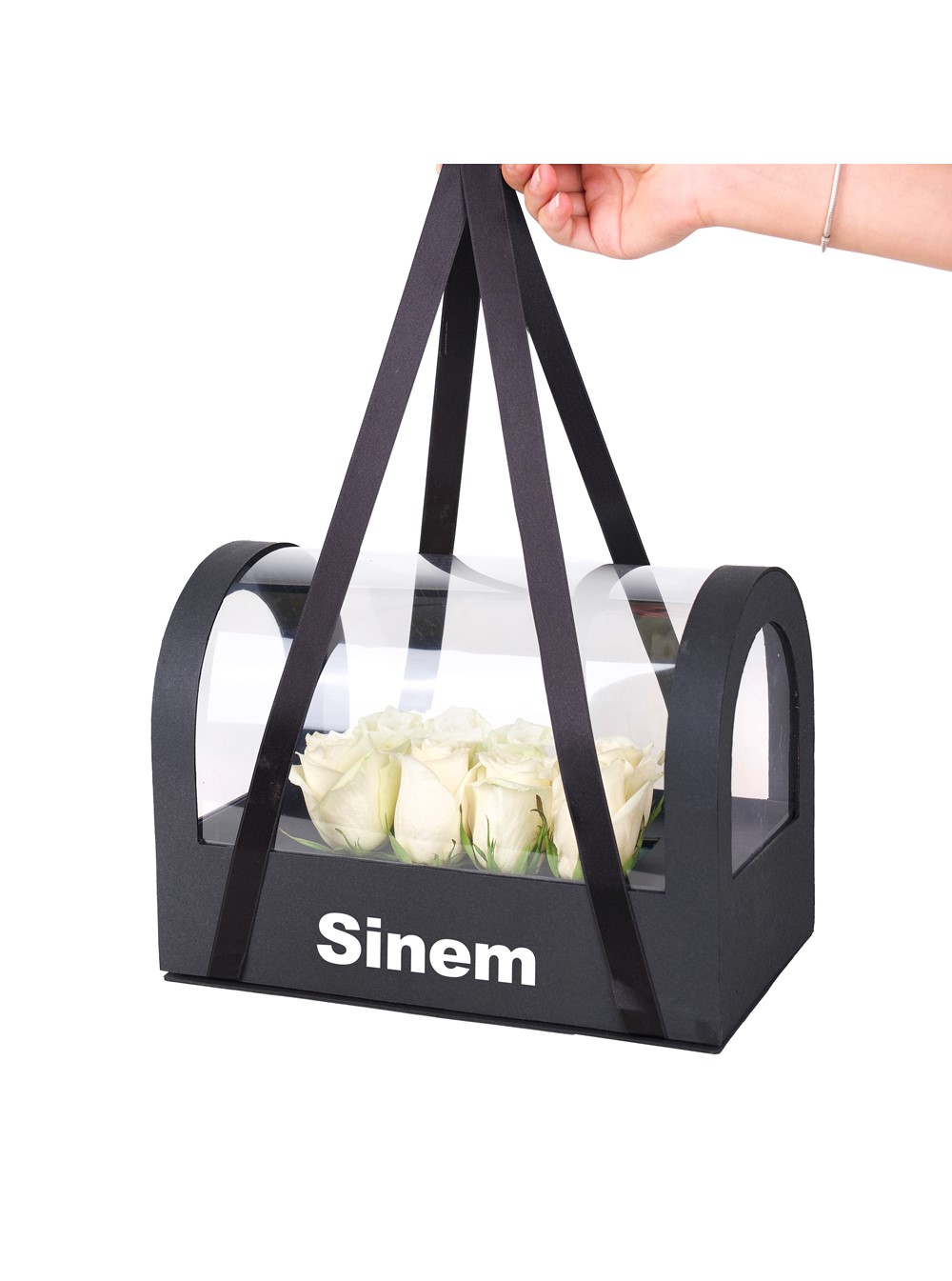 Siyah Çantada Beyaz Gül