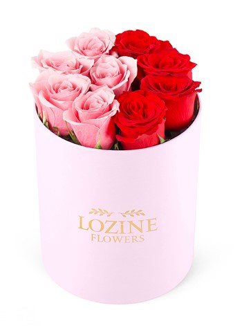 Yuvarlak Pembe Kutuda Pembe Ve Kırmızı Güller