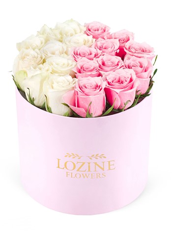 Yuvarlak Büyük Pembe Kutuda Beyaz Ve Pembe Güller