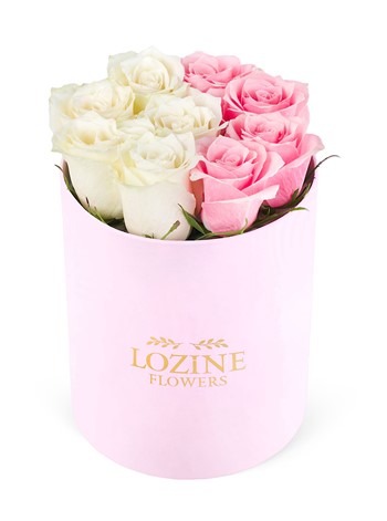 Yuvarlak Pembe Kutuda Beyaz Ve Pembe Güller