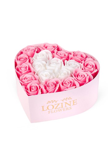 Pembe Kalp Kutuda Yapay Güller