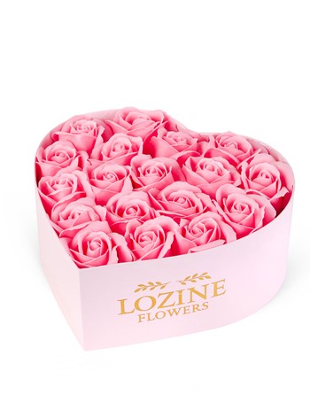 Kalp Kutuda Pembe Yapay Güller