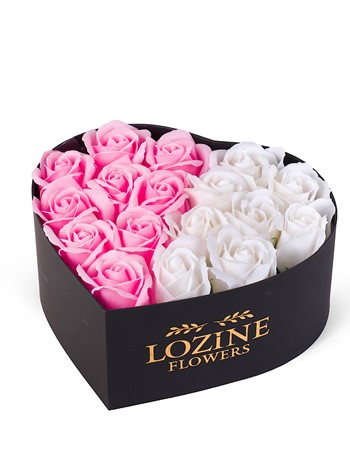 Kalp Kutuda Pembe ve Beyaz Yapay gül