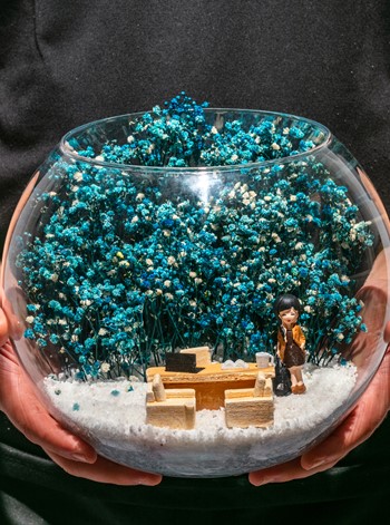 Teraryum Yeni İş Tebrik - Turkuaz - Esmer Karamel Elbiseli